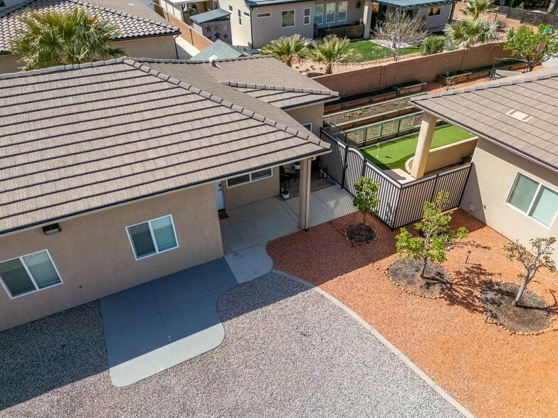 Building Photo - 3967 2530 S Cir