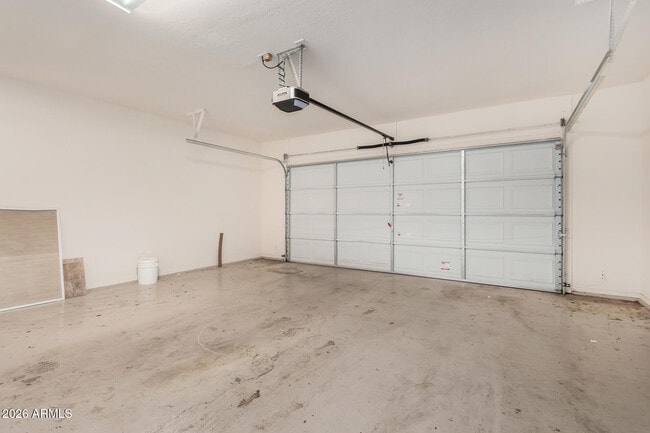 Building Photo - 10134 E Isabella Ave