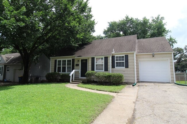 Building Photo - 2 Bedroom 1 Bath Home in Roeland Park