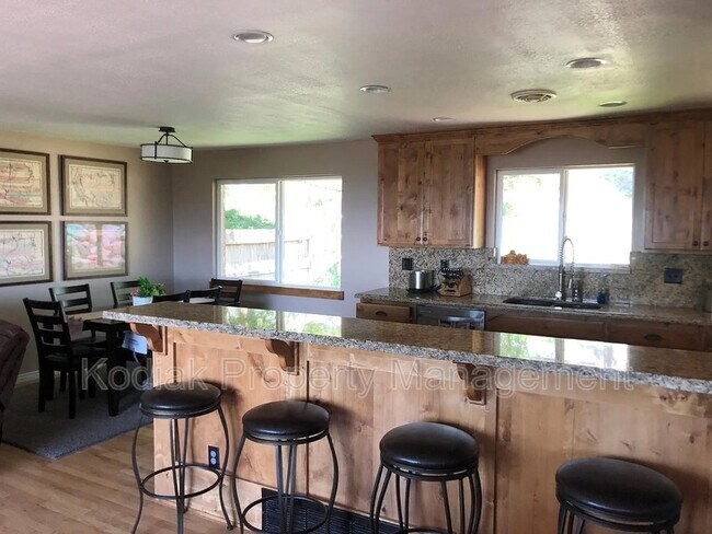 Building Photo - 3397 Eastwood Dr