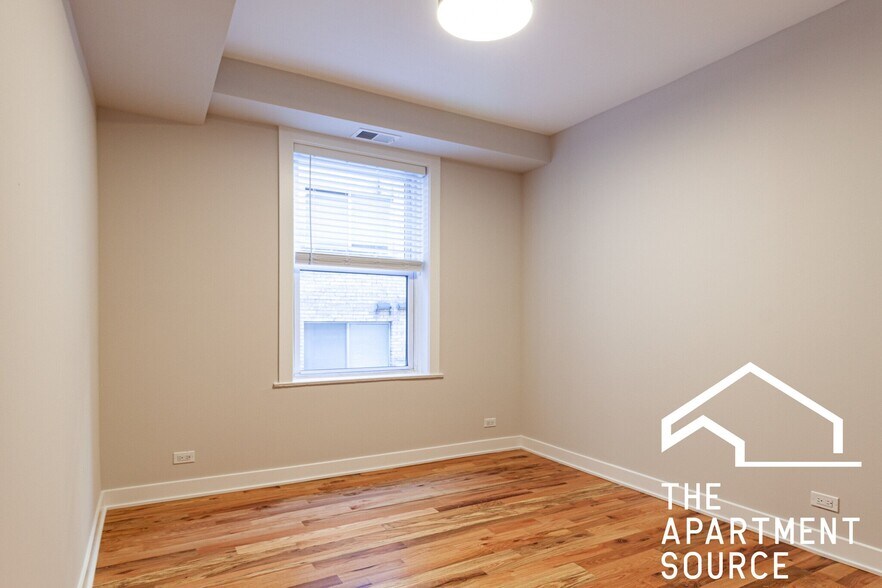 Building Photo - 656 W Wrightwood Ave