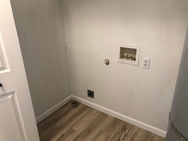 Building Photo - Updated 3 bedroom 2 bath house in Veneta!