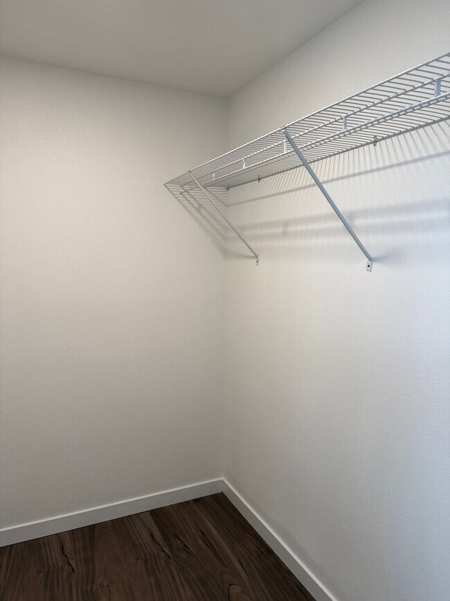 Building Photo - Brand new 3 bedroom 3 full bath townhouse in Thurston!