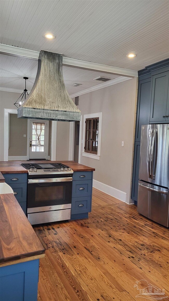 Building Photo - 1800 E Lloyd St