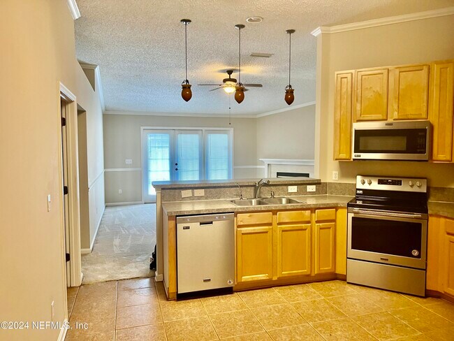 Building Photo - 14019 Crestwick Dr W