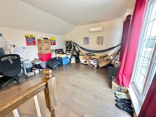 Building Photo - Amazing 4 BR/3.5 BA EOG Townhome in Lanham!