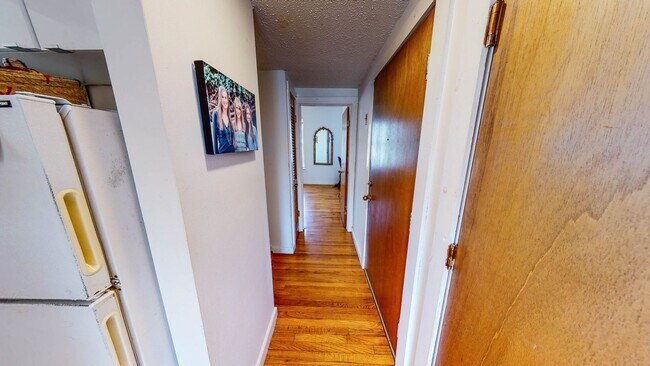 Building Photo - Architect-Designed 1BR in East Rock | Exposed Brick | Steps to Yale SOM