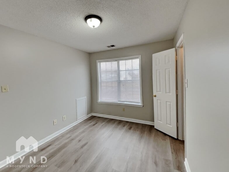 Building Photo - 7376 Charbark Point