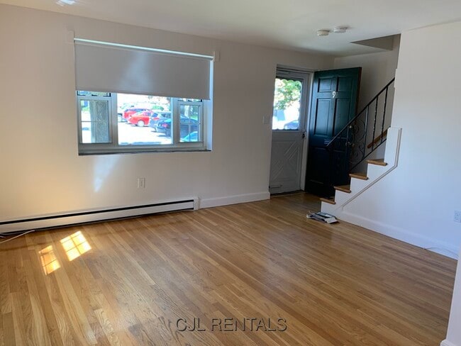 Building Photo - 9 Heath Rd