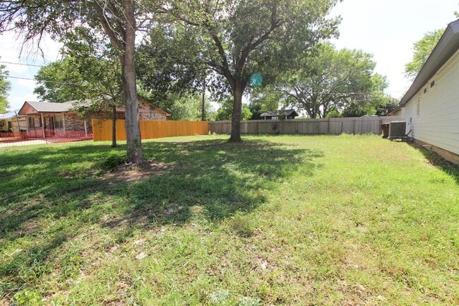Building Photo - 1100 Monte Vista Dr