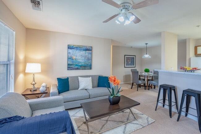 Building Photo - Somerset Pointe Apartments