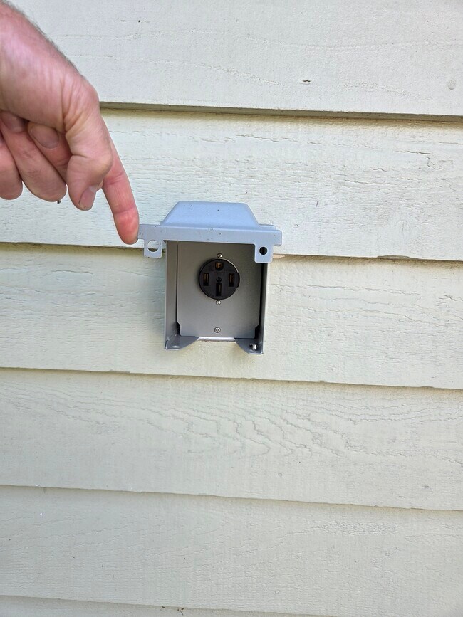 RV or Ev charger outlet - 25119 237th Ct Se