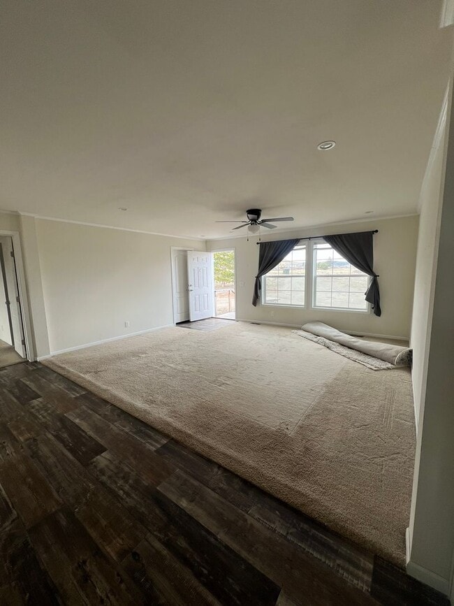 Building Photo - Horse Property