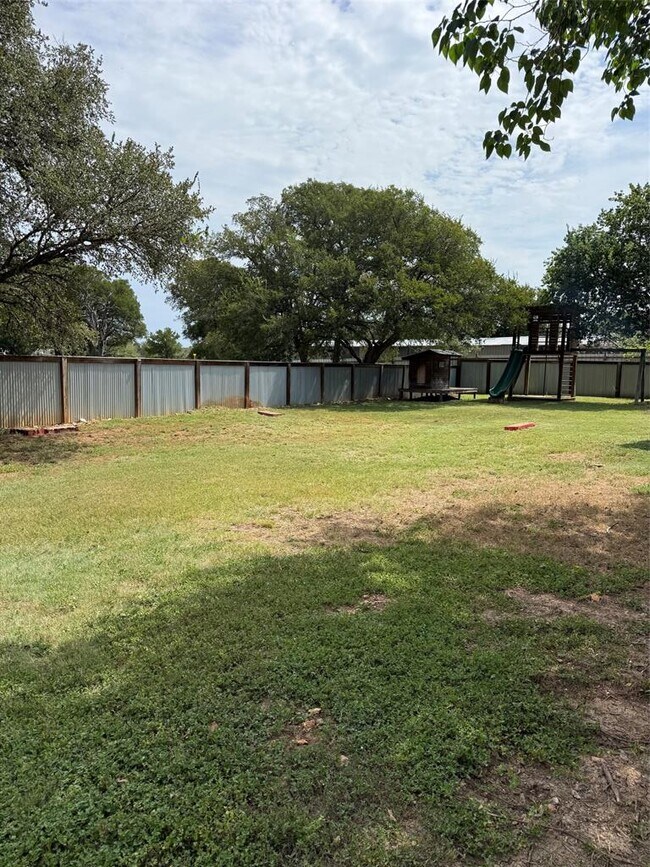 Building Photo - 1009 Swallow Dr