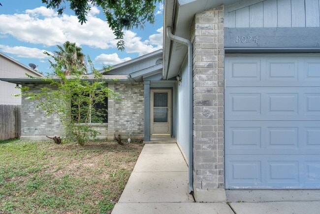 Building Photo - Spacious Single-Story Living in Meadow Brook