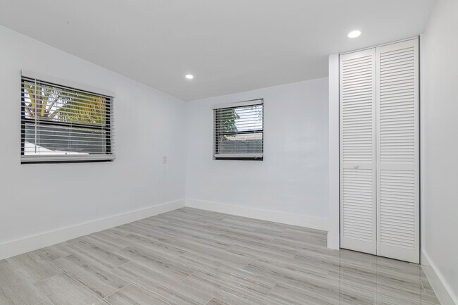 Building Photo - 1313 SW 37th Ave