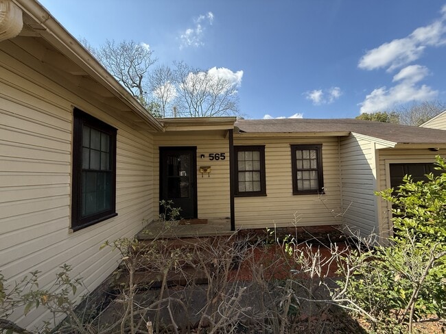 Building Photo - 565 24th St