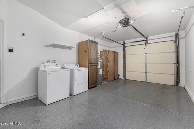 Building Photo - 1813 E Grandview Rd