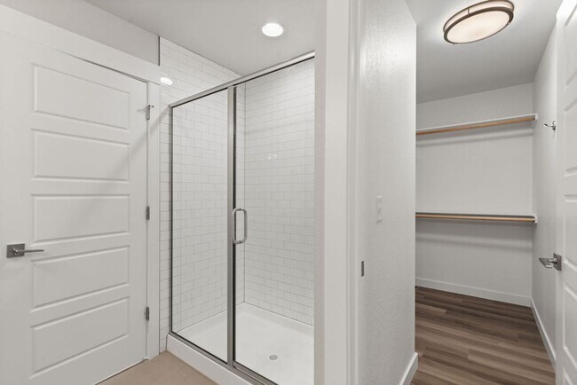 Building Photo - 290 E Chestnut St