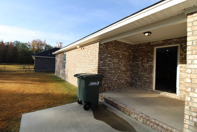 Building Photo - 581 Brushwood Dr