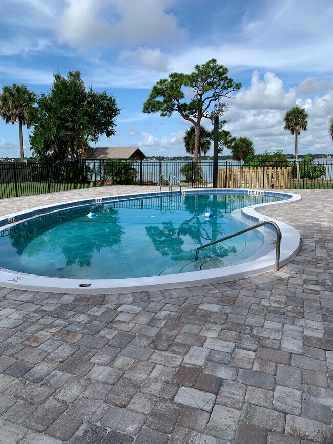 485 S Tropical Trl 485 S Tropical Trl Merritt Island FL 32952