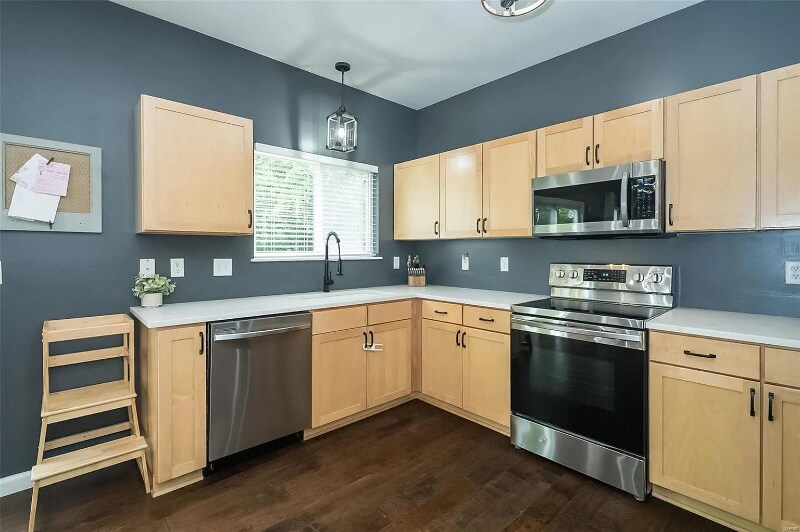 Building Photo - 460 Fortress Ct