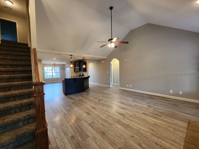 Building Photo - 1003 Sunrise Dr