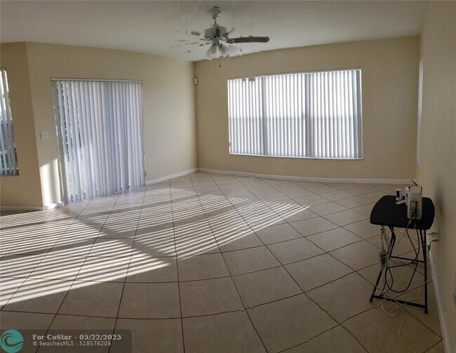Building Photo - 2802 SW 165th Ave