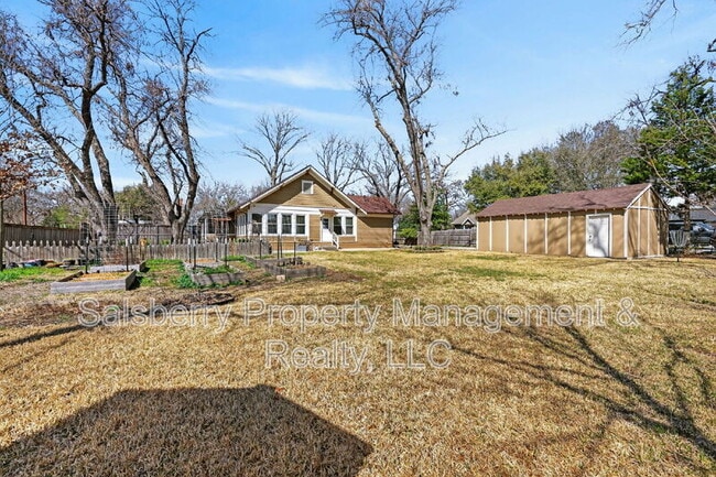 Building Photo - 212 N Grand Ave