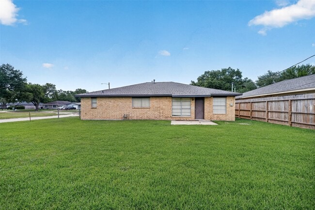 Building Photo - 3602 Cedarcrest Dr