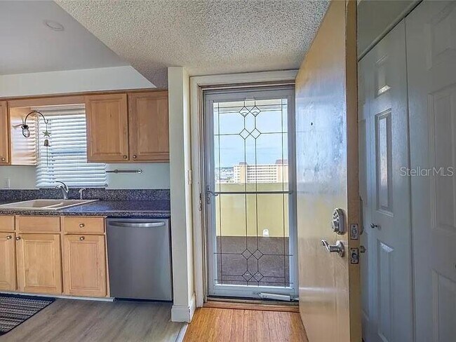 Building Photo - 4775 Cove Cir