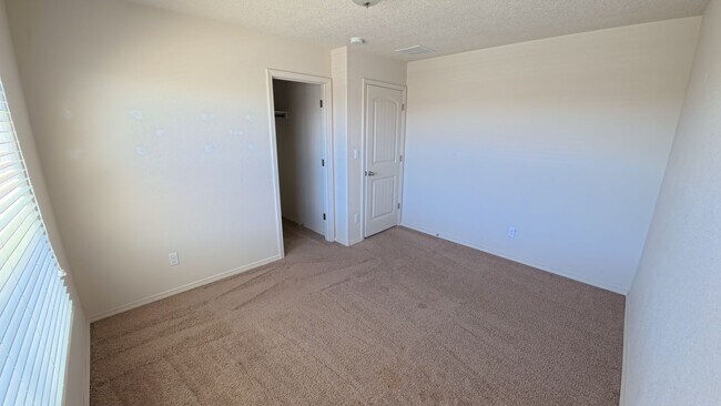 Building Photo - 17 Parador Ct