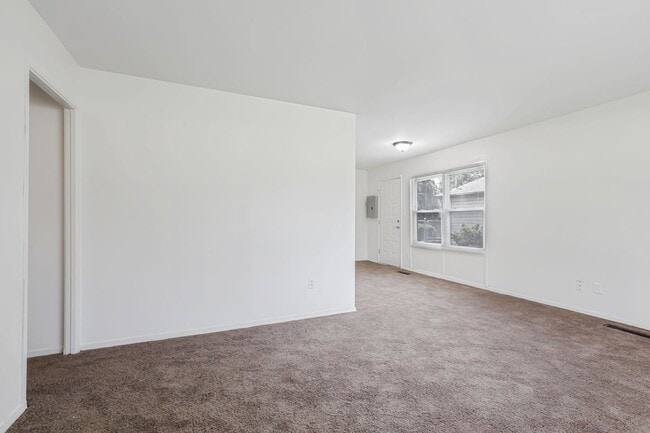 Building Photo - Cozy Ranch Home 30 Night Min Quiet Reynoldsburg