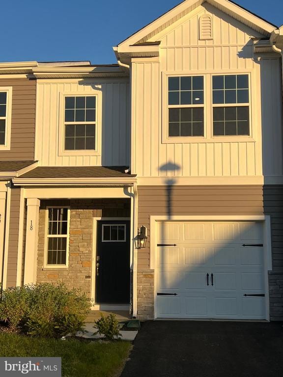 Primary Photo - 18 Elliot Ln