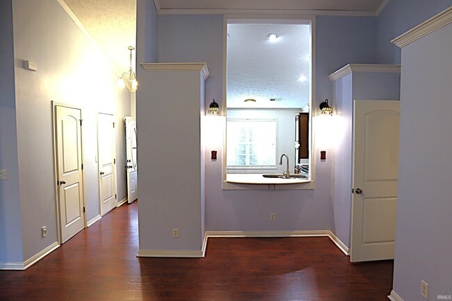 Building Photo - 3900 Bronson Ln