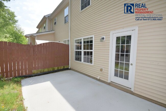 Building Photo - Lovely 2BR/2.5 BA Murfreesboro townhome close to I-24! Washer/dryer included!