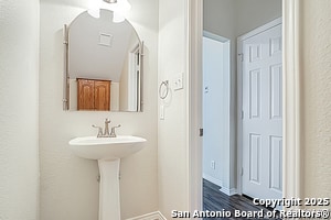 Building Photo - 526 Parkmont Ct