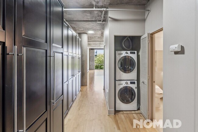 Building Photo - Large 1 Bedroom in Jack London Oakland w/ ...