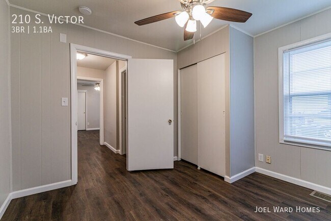 Building Photo - 210 S. Victor-