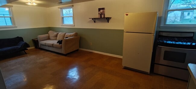 Building Photo - 1730 Redstock Ave