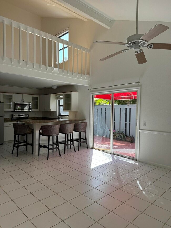 Building Photo - 429 N Cypress Dr