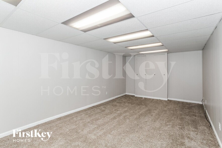 Building Photo - 3938 Schroeder Dr