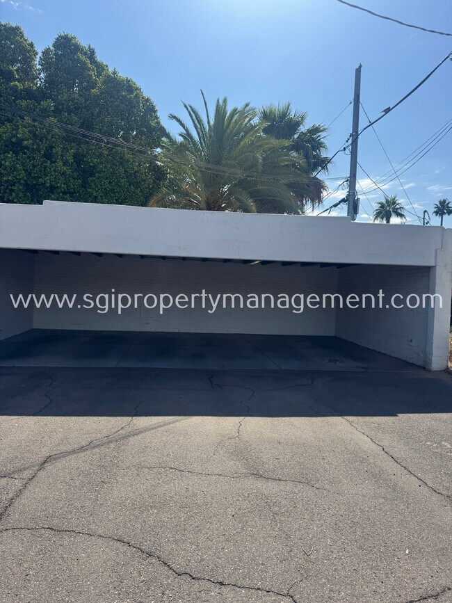 Building Photo - 541 W Monte Vista Rd