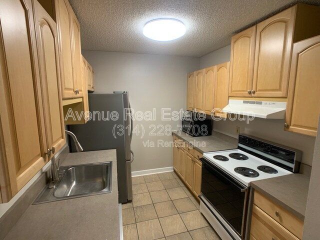 Building Photo - 1662 E Swan Cir