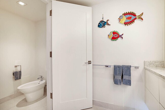 Building Photo - 3407 S Ocean Blvd