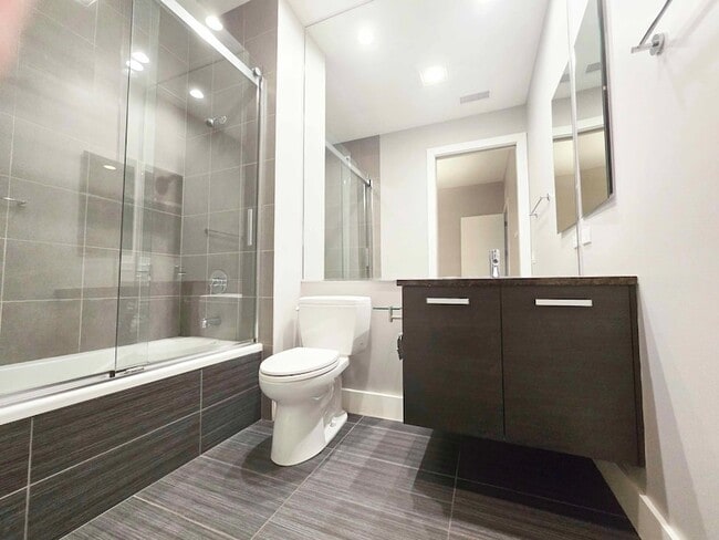 Building Photo - 1100 W Adams St