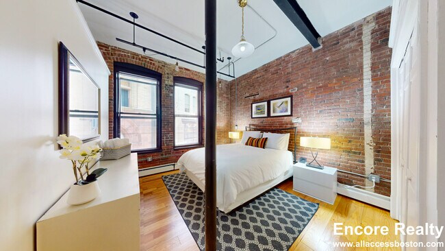 Building Photo - 19 Stanhope St