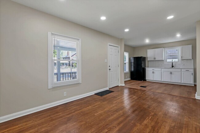 Building Photo - Newly Refreshed 3-Bed Bungalow with Bonus Sunroom & Finished Attic – Columbus Living!