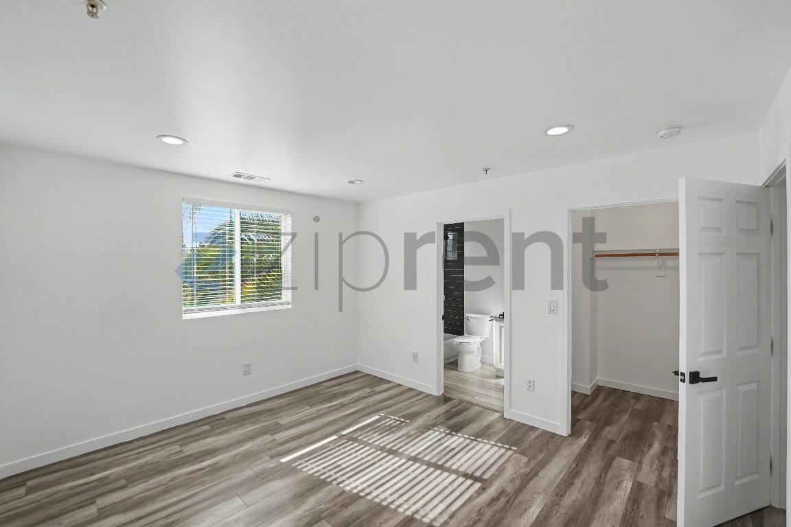 Building Photo - Unit