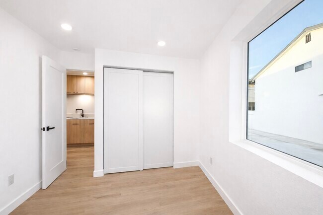 Building Photo - 12527 Cranbrook Ave